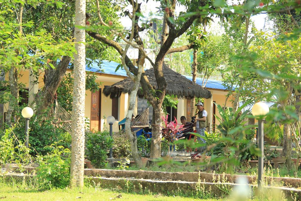 Chitwan Safari Camp & Lodge Sauraha Extérieur photo