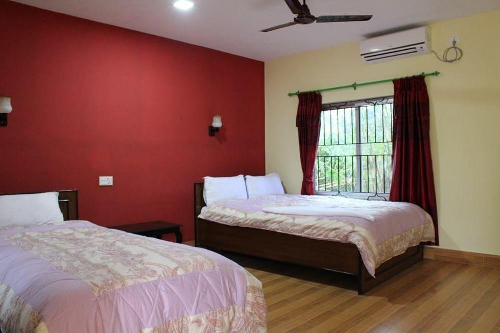 Chitwan Safari Camp & Lodge Sauraha Extérieur photo